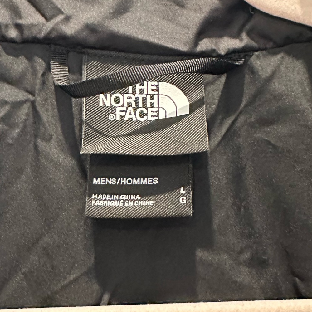 The North Face Men's Black Puffer Jacket - Picture 4 of 4